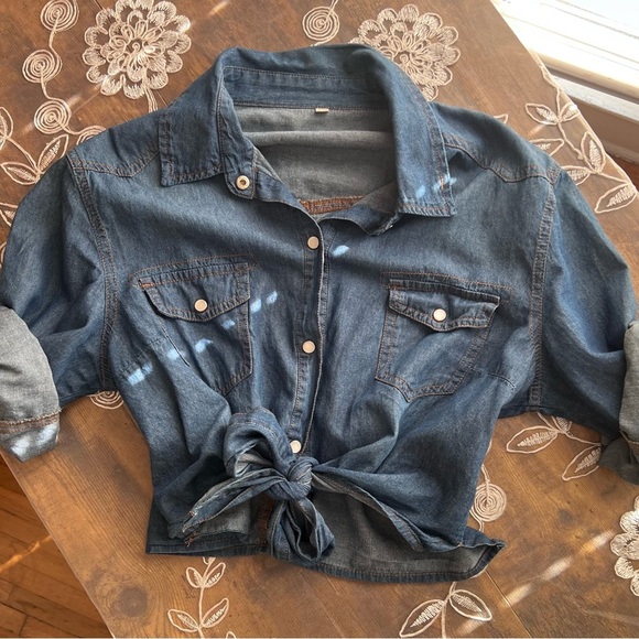 Zara sz M, light denim colored button-down, cropped blouse. - Picture 6 of 14